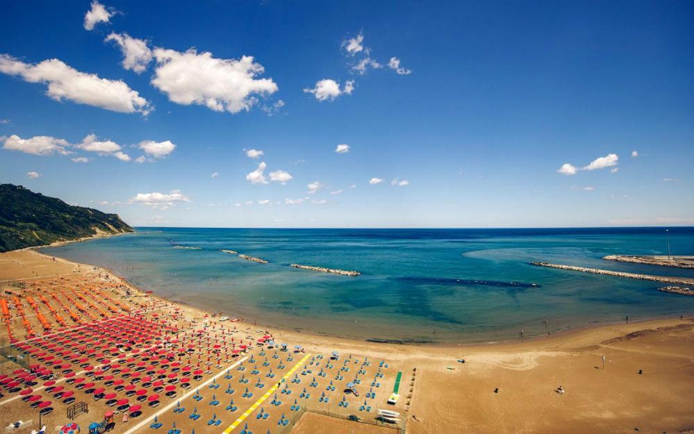 Casa Del Faro - Baia Flaminia Apartment เปซาโร ภายนอก รูปภาพ